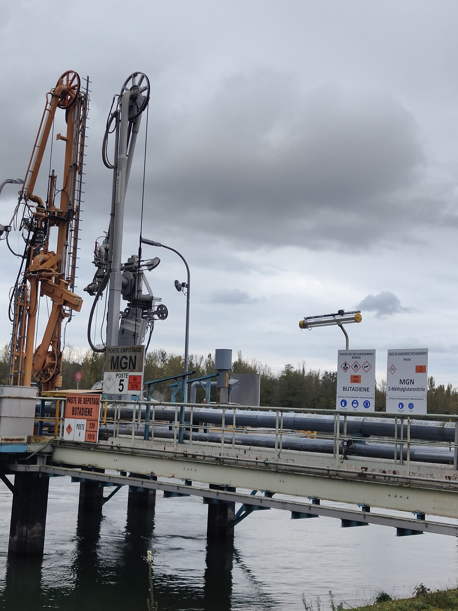 Site industriel SEVESO — poste d'empotage chimie